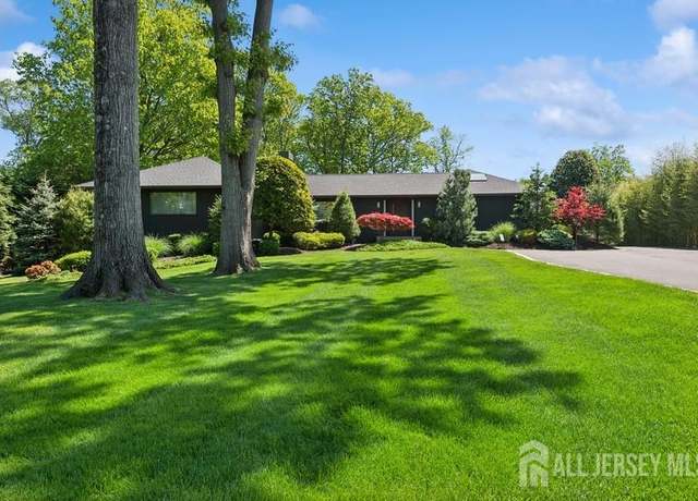 Property at 29 Oak Grove Ln, Edison, NJ 08820, 4 beds, 3 baths