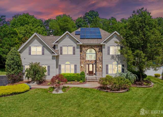 Property at 2 Treetops Dr, Monroe, NJ 08831, 4 beds, 4 baths