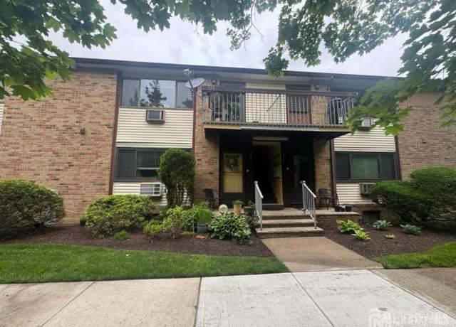 Property at 320 Cricket Ln, Woodbridge Proper, NJ 07095, 2 beds, 1 bath