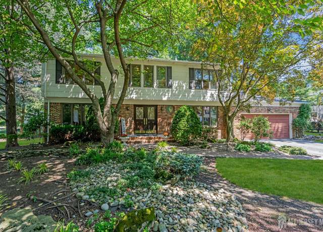 Property at 27 Darby Rd, East Brunswick, NJ 08816, 5 beds, 3.5 baths