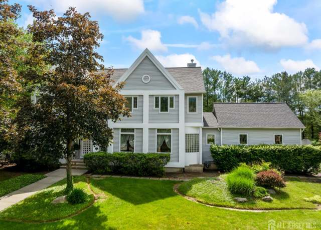 Property at 10 Jason Dr, East Brunswick, NJ 08816, 4 beds, 4.5 baths