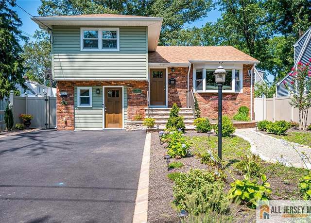 Property at 52 Amboy Ave, Metuchen, NJ 08840, 3 beds, 2.5 baths