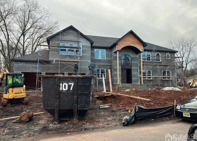 Property at 2 Ramsey Rd, Edison, NJ 08820, 5 beds, 5.5 baths