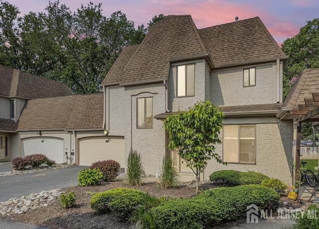 Property at 4 Gate House Ln, Edison, NJ 08820, 2 beds, 2.5 baths