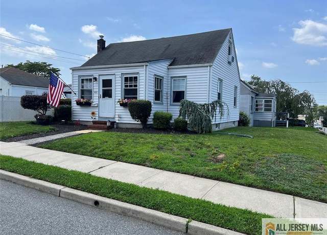 Property at 420 Woodland Ave, Sayreville, NJ 08879, 4 beds, 1.5 baths