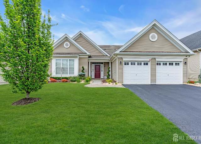 Property at 8 Sahalee Dr, Monroe, NJ 08831, 2 beds, 2 baths