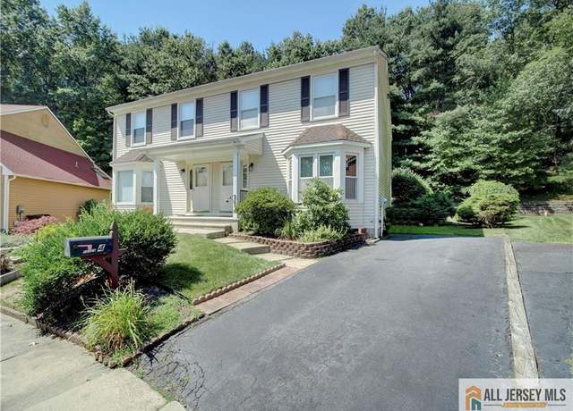 Property at 46 Buttonwood Dr, East Brunswick, NJ 08816, 3 beds, 1.5 baths