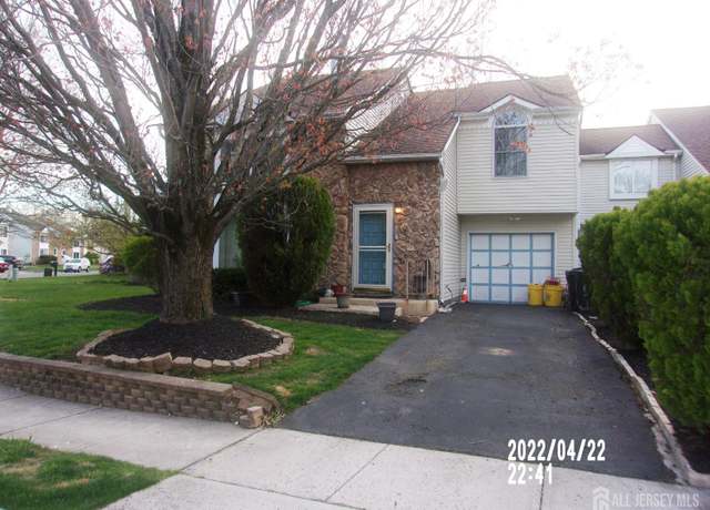 Property at 29 Jeffrey Cir, South Brunswick, NJ 08810, 4 beds, 2.5 baths