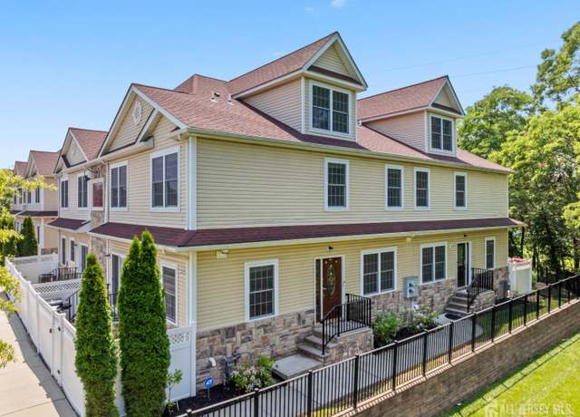 Property at 32 Cinder Rd #22, Edison, NJ 08820, 3 beds, 3 baths