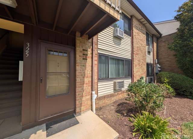 Property at 325 Cricket Ln, Woodbridge Proper, NJ 07095, 1 bed, 1 bath