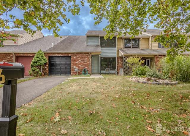 Property at 6 Lewis Ct, East Brunswick, NJ 08816, 3 beds, 2.5 baths