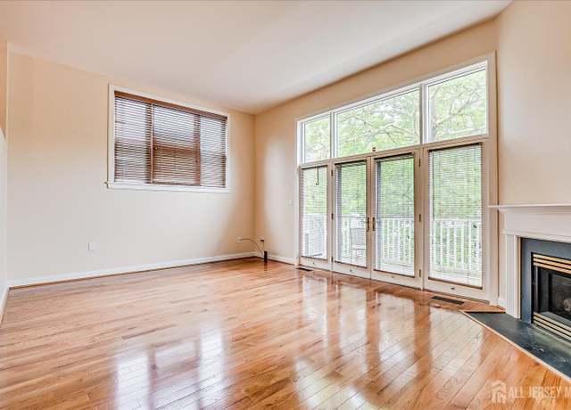 Property at 2 Hiram Sq, New Brunswick, NJ 08901, 4 beds, 3 baths