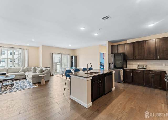 Property at 632 Lorhan Dr, Piscataway, NJ 08854, 2 beds, 2.5 baths