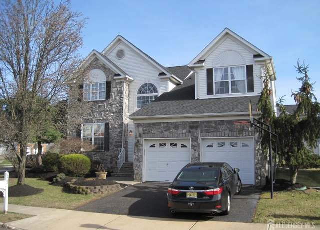 Property at 18 Seminole Ct, Monroe, NJ 08831, 4 beds, 2.5 baths