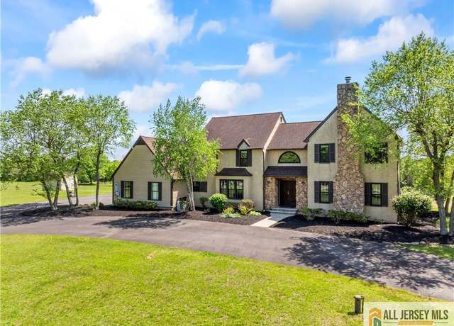 Property at 6 Miller Farm Rd, Franklin, NJ 08873, 5 beds, 2.5 baths