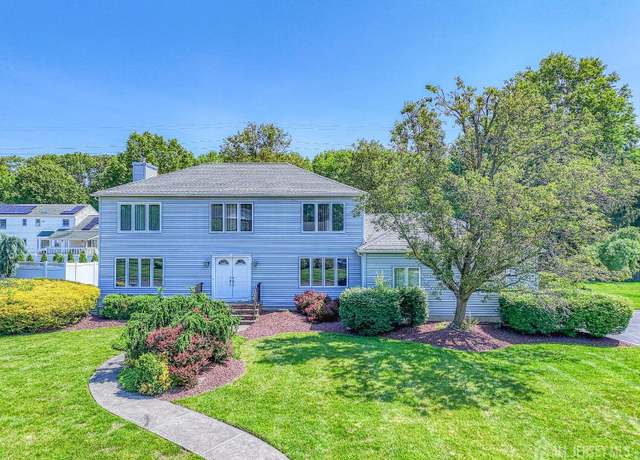Property at 38 Silver Holw, North Brunswick, NJ 08902, 5 beds, 2.5 baths