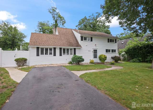 Property at 32 Southwood Dr, Old Bridge, NJ 08857, 4 beds, 1.5 baths