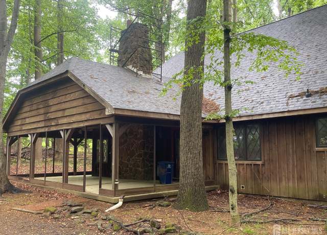 Property at 35 Woodward Rd, Manalapan, NJ 07726, 4 beds, 2 baths