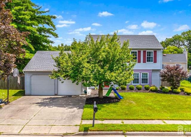 Property at 4 Daphne Ct, Edison, NJ 08820, 3 beds, 2.5 baths