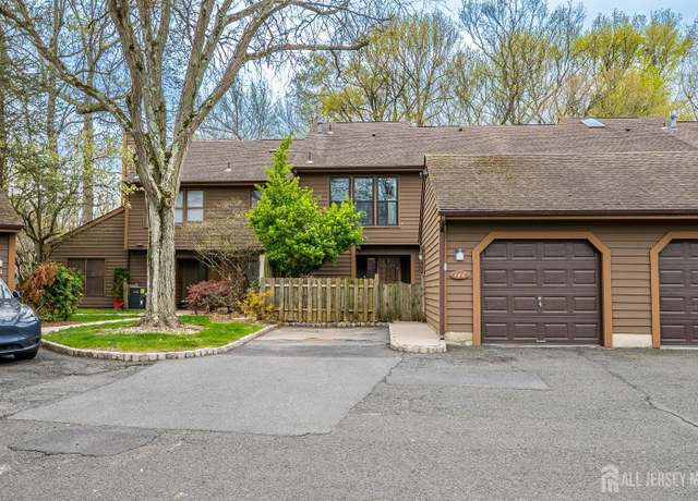 Property at 142 Maplewood Ct, Edison, NJ 08820, 3 beds, 2.5 baths