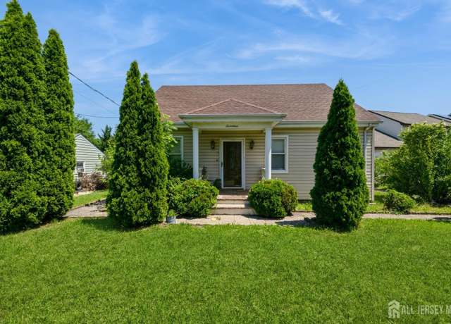 Property at 17 New Brunswick Ave, Matawan, NJ 07747, 3 beds, 1.5 baths