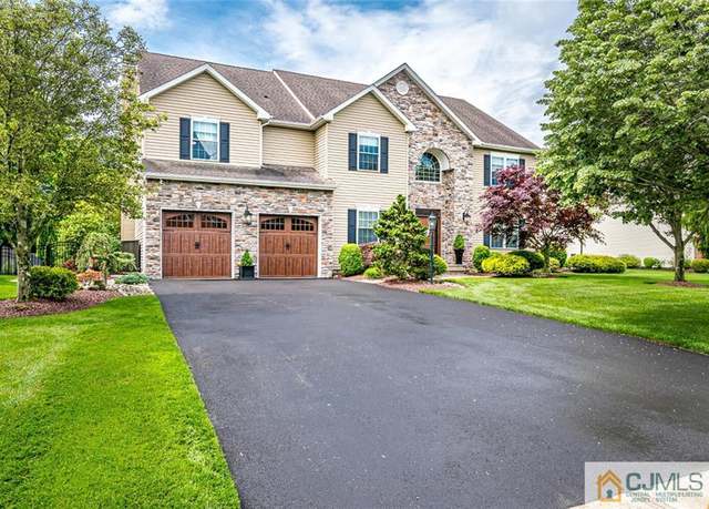 Property at 3 Arlene Dr, Monroe, NJ 08831, 5 beds, 2.5 baths