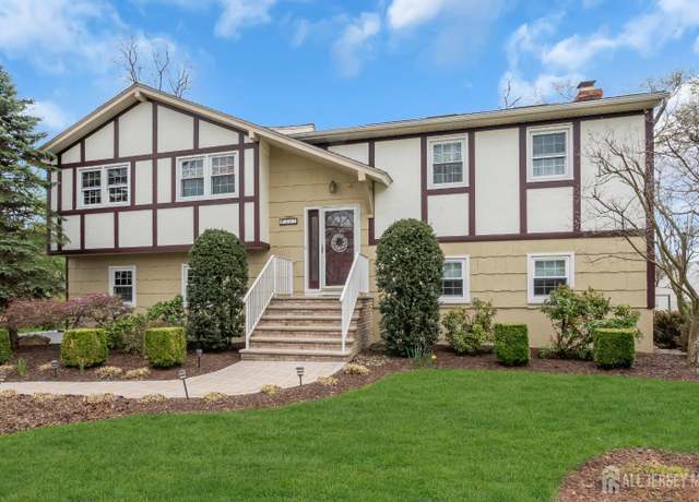 Property at 423 Brentwood Dr, Piscataway, NJ 08854, 4 beds, 2 baths
