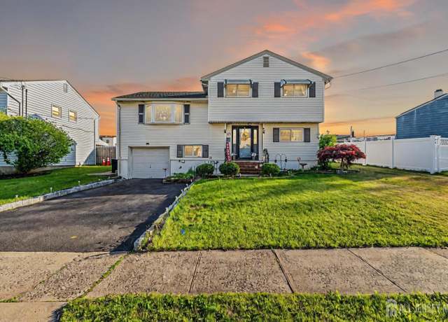 Property at 17 Sunnyside Dr, Carteret, NJ 07008, 4 beds, 2 baths