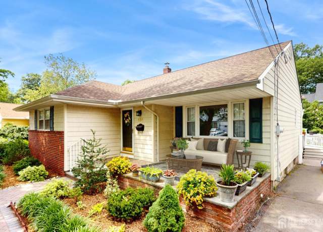 Property at 131 Hazelwood Ave, Metuchen, NJ 08840, 3 beds, 2.5 baths