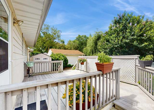 Property at 131 Hazelwood Ave, Metuchen, NJ 08840, 3 beds, 2.5 baths