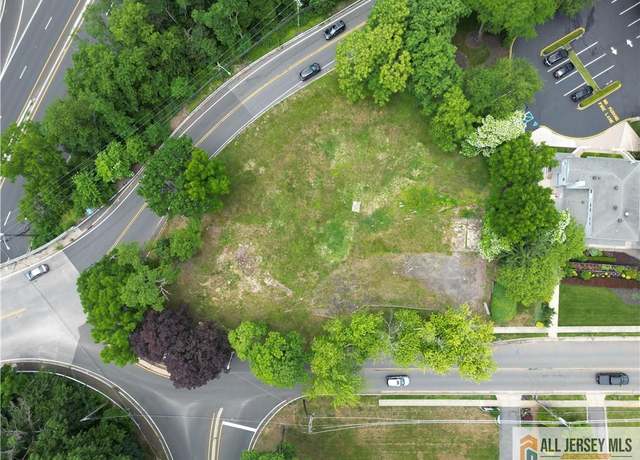Property at 1 Wickatunk Rd, Manalapan, NJ 07726