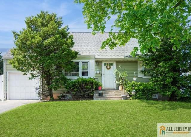 Property at 1 Berkley Blvd, Iselin, NJ 08830, 4 beds, 1 bath