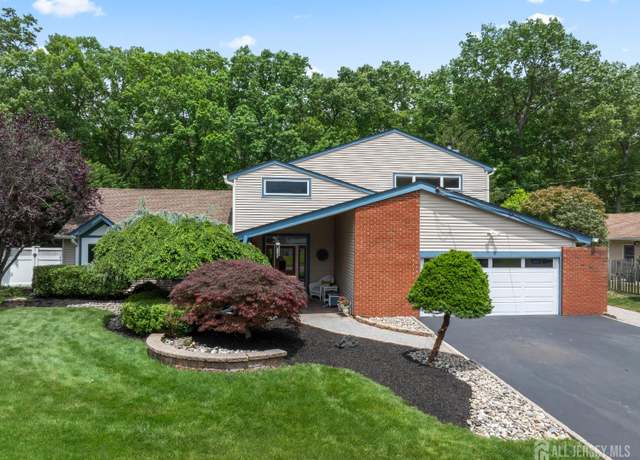 Property at 28 Sugarbush Rd, Howell, NJ 07731, 5 beds, 2.5 baths