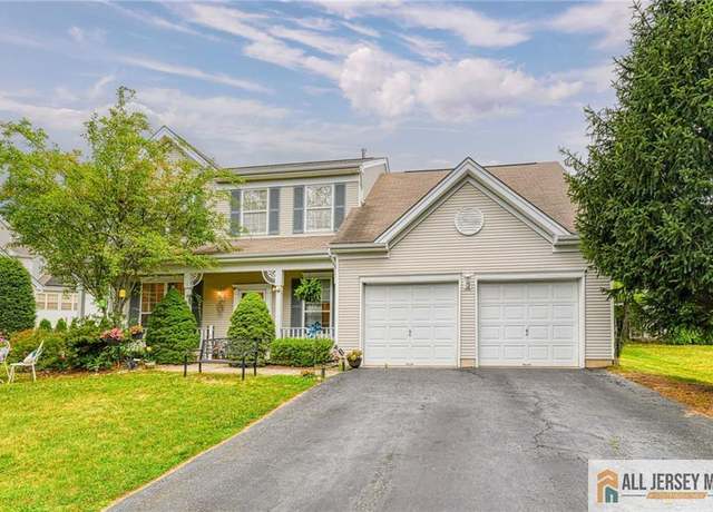 Property at 17 Hyde Park Dr, East Brunswick, NJ 08816, 4 beds, 2.5 baths