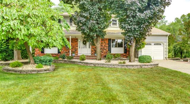 Photo of 3 Oakey Dr, Kendall Park, NJ 08824