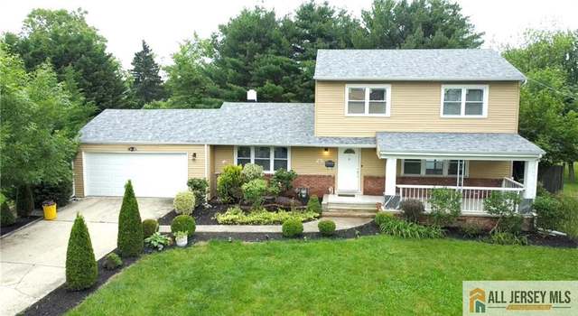 Photo of 25 Tall Oaks Dr, East Brunswick, NJ 08816