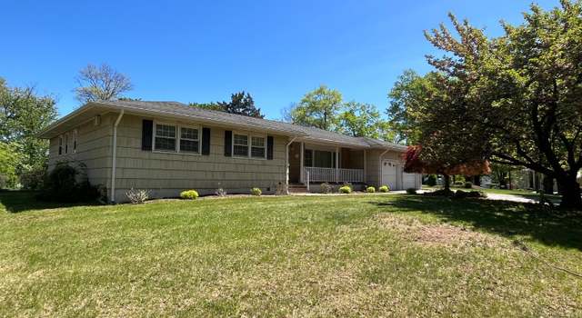 Photo of 9 Wood Lake Dr, Piscataway, NJ 08854