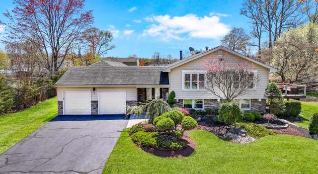 Photo of 7 Arthurs Ct, Manalapan, NJ 07726