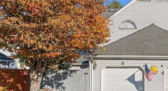 Photo of 5 Poe Ct, Freehold Twp, NJ 07728