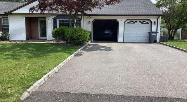 Photo of 11 Wilkens Dr, Piscataway, NJ 08854