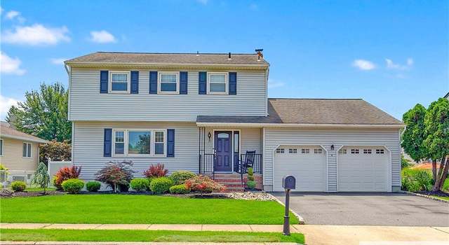 Photo of 11 Courtney Ln, Colonia, NJ 07067