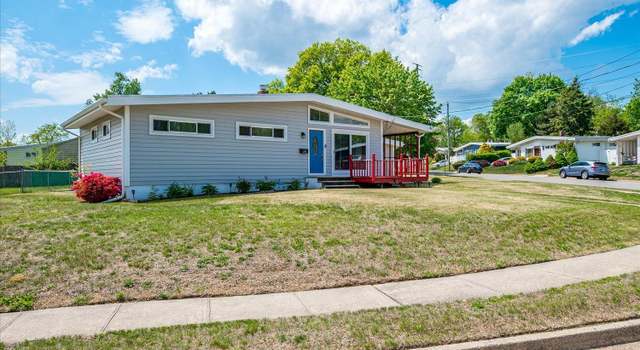 Photo of 15 Kenlen Dr, Edison, NJ 08817