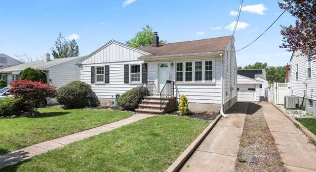 Photo of 11 Oakwood Pl, Carteret, NJ 07008