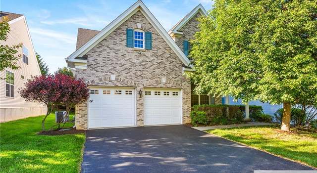 Photo of 43 Edgemere Dr, Kendall Park, NJ 08824