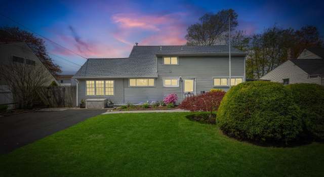 Photo of 9 Pine Tree Rd, Old Bridge, NJ 08857
