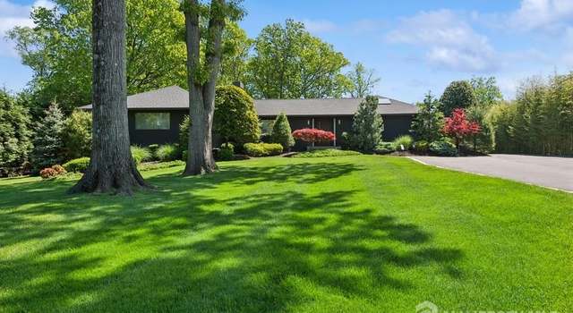 Photo of 29 Oak Grove Ln, Edison, NJ 08820