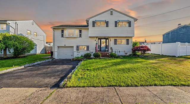 Photo of 17 Sunnyside Dr, Carteret, NJ 07008