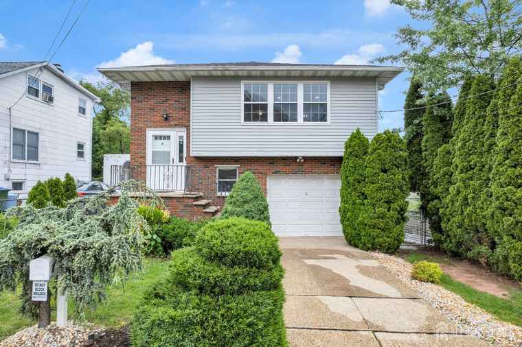 Photo of 6 Harvey Ave Edison, NJ 08820