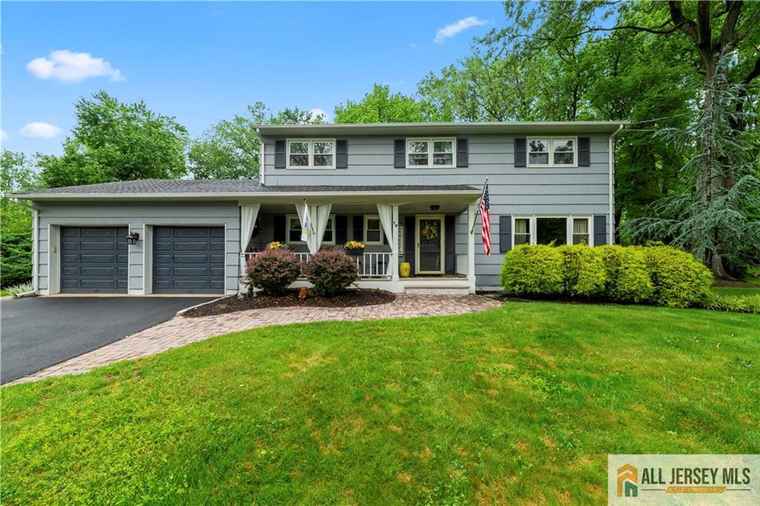 Photo of 14 Devon Rd Edison, NJ 08820