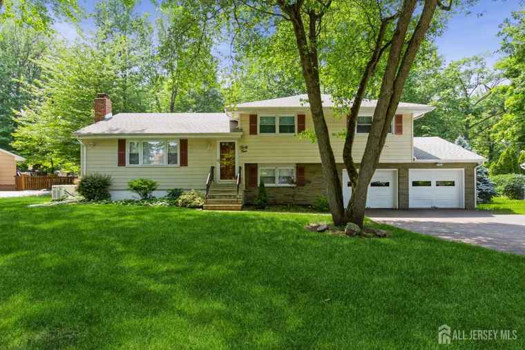 Photo of 34 Remington Dr Edison, NJ 08820